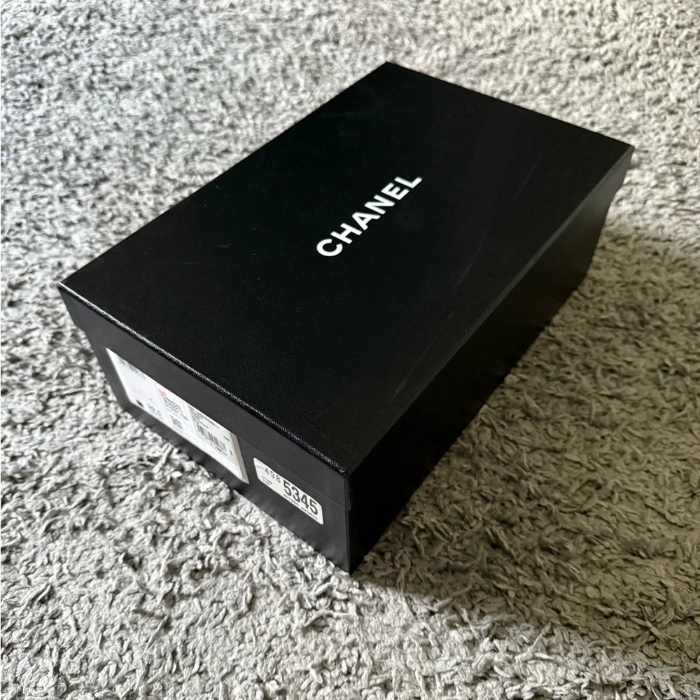 Chanel - Empty Shoe Box w/ Dust Bags - Picture 3 of 6